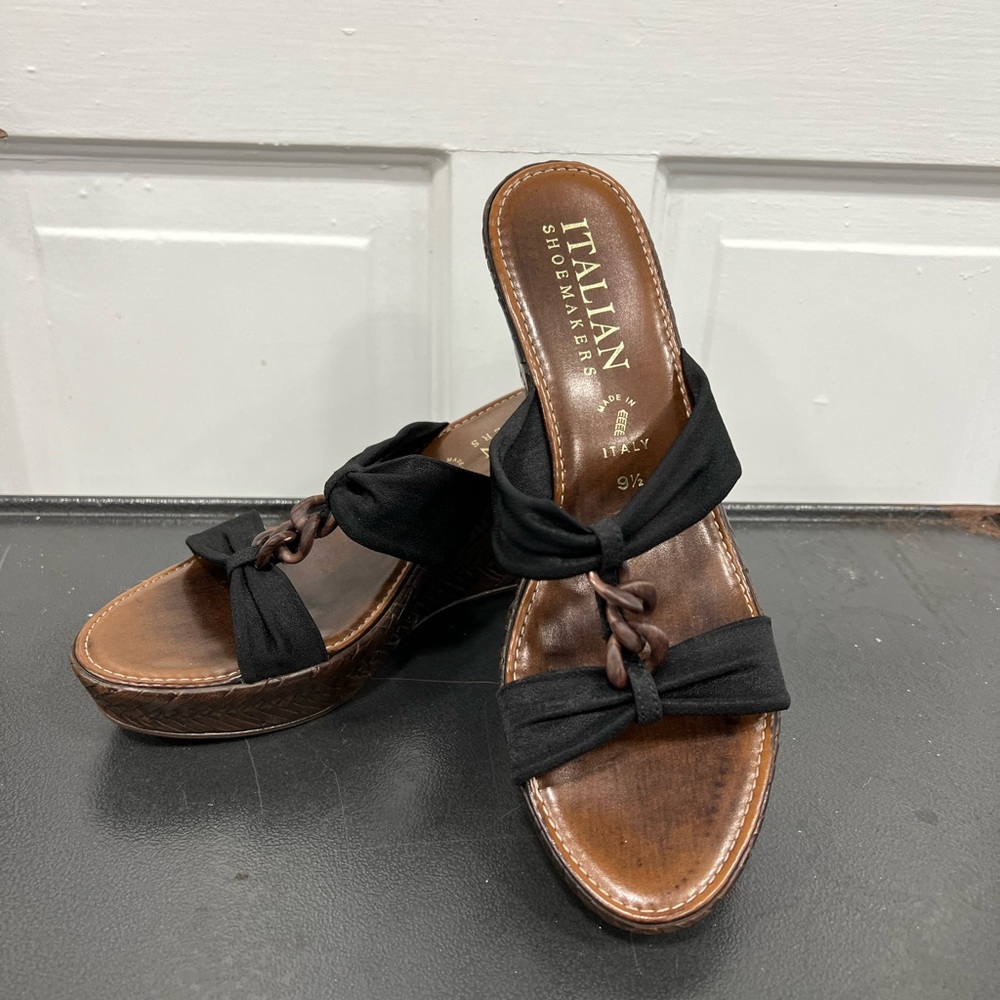 Italian Shoemakers wedge heel sandals Size 9.5